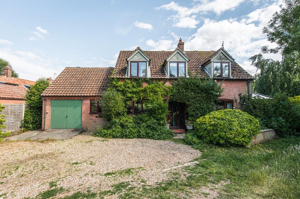 Kettlestone 3 bed detached house £500,000