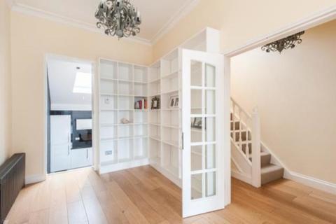 23 Belsize Crescent, London, NW3 5QY