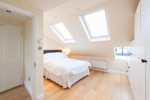 23 Belsize Crescent, London, NW3 5QY