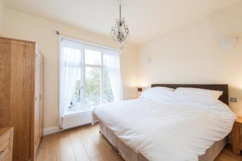 23 Belsize Crescent, London, NW3 5QY