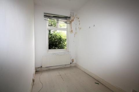 95 Park Avenue, Mitcham, CR4 2ES