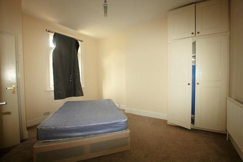 95 Park Avenue, Mitcham, CR4 2ES