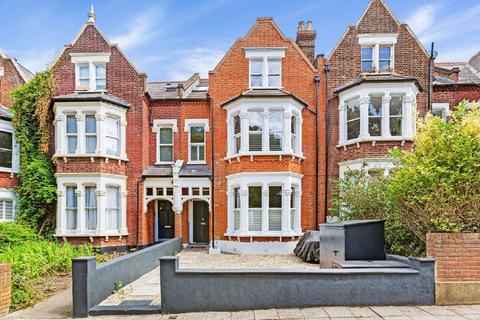 13 Raleigh Gardens, London, SW2 1AD