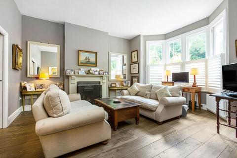 13 Raleigh Gardens, London, SW2 1AD