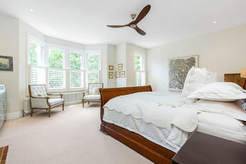 13 Raleigh Gardens, London, SW2 1AD