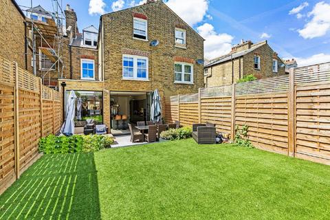 13 Raleigh Gardens, London, SW2 1AD
