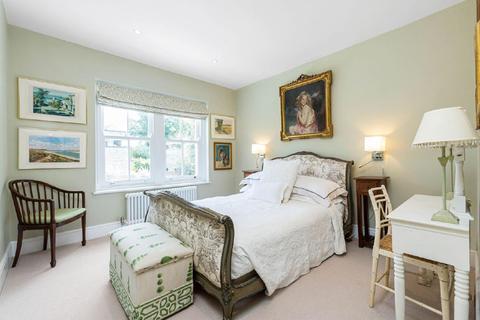 13 Raleigh Gardens, London, SW2 1AD