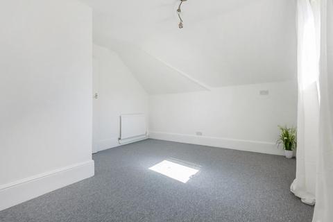 36c Ringstead Road, London, SE6 2BP