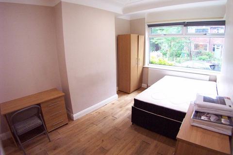 3 bedroom house to rent, Cliffside Gardens, Leeds