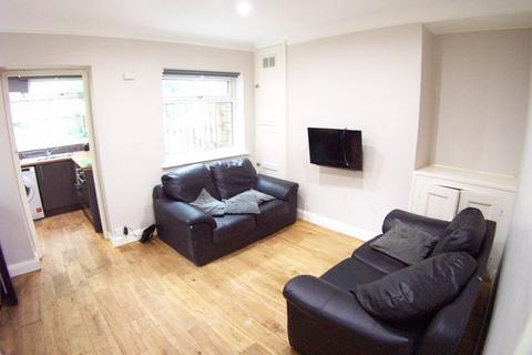 3 bedroom house to rent, Cliffside Gardens, Leeds