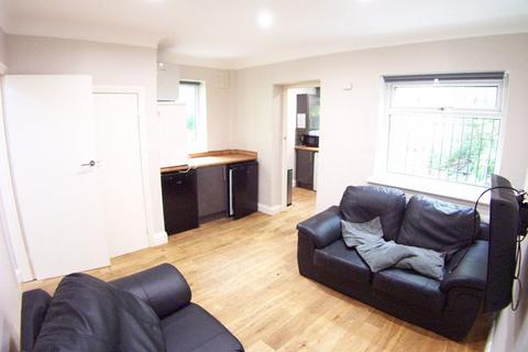 3 bedroom house to rent, Cliffside Gardens, Leeds