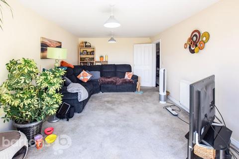 4 Bradman Walk, Rotherham, S62 7AE