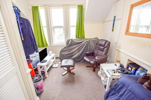 Flat 5, 5 Blackall Road, Exeter, EX4 4HD