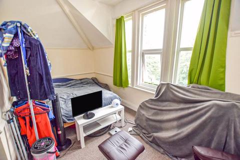 Flat 5, 5 Blackall Road, Exeter, EX4 4HD