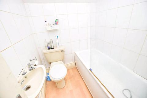 Flat 5, 5 Blackall Road, Exeter, EX4 4HD