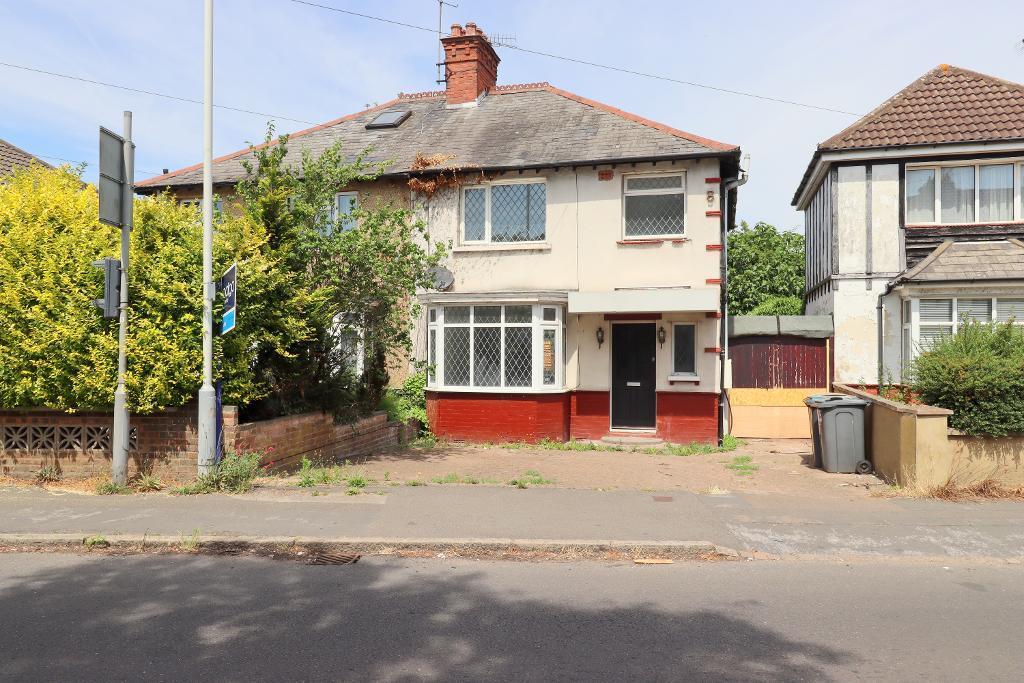 Limbury Road, Leagrave, Luton, Bedfordshire, LU3 2PJ 3 bed semi