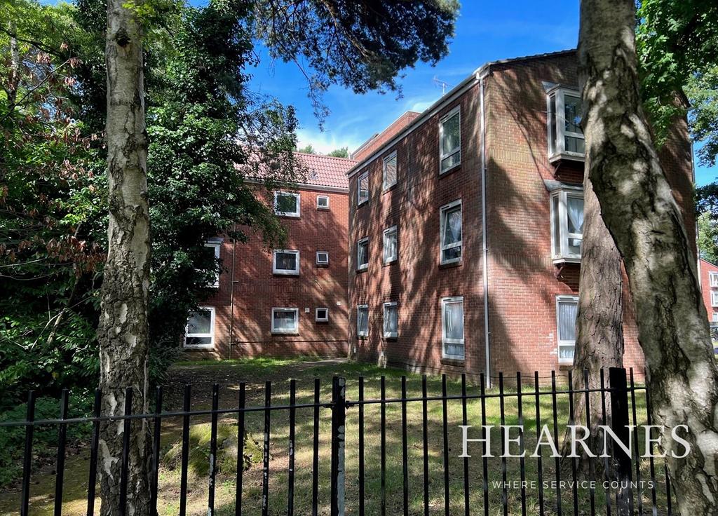 Hasler Road, Canford Heath, Poole, BH17 2 bed flat £195,000