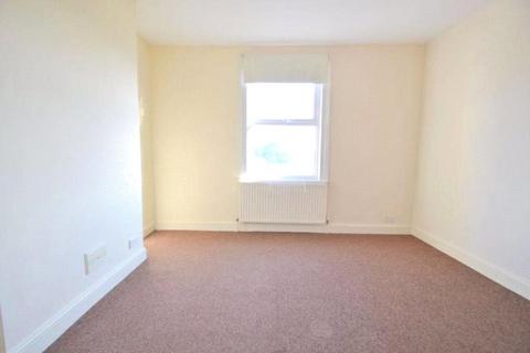 1 bedroom apartment to rent, High Road, London, N12