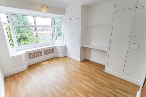 3 bedroom terraced house to rent, Malden Avenue, Greenford