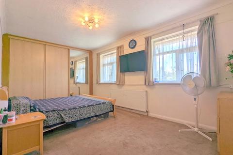 30 Horsham Road, Feltham, TW14 8LW