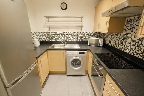 1 bedroom ground floor flat for sale - Dudley Place, Stanwell, Staines-upon-Thames, TW19