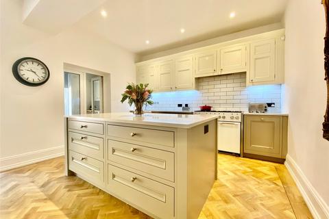 31 Beaulieu Road, Bournemouth, BH4 8HY