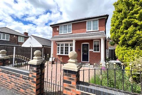 3 bedroom detached house to rent, Branksome Drive, Salford