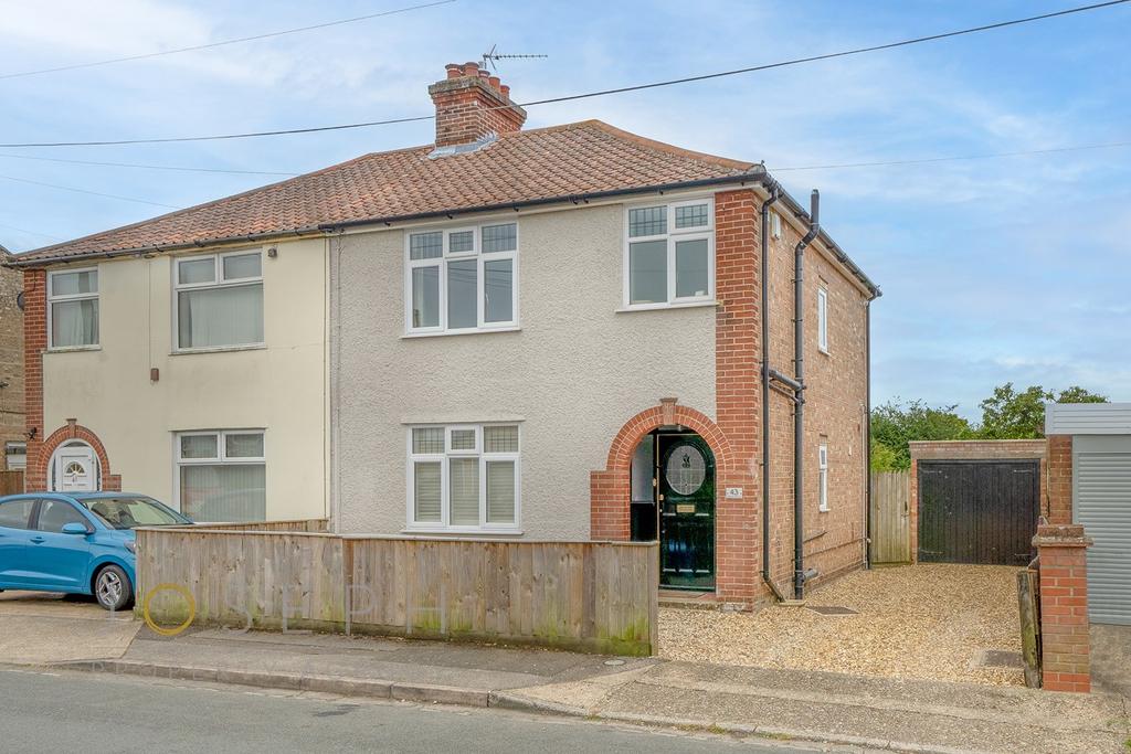 Deben Road, Ipswich, IP1 3 bed semidetached house £290,000