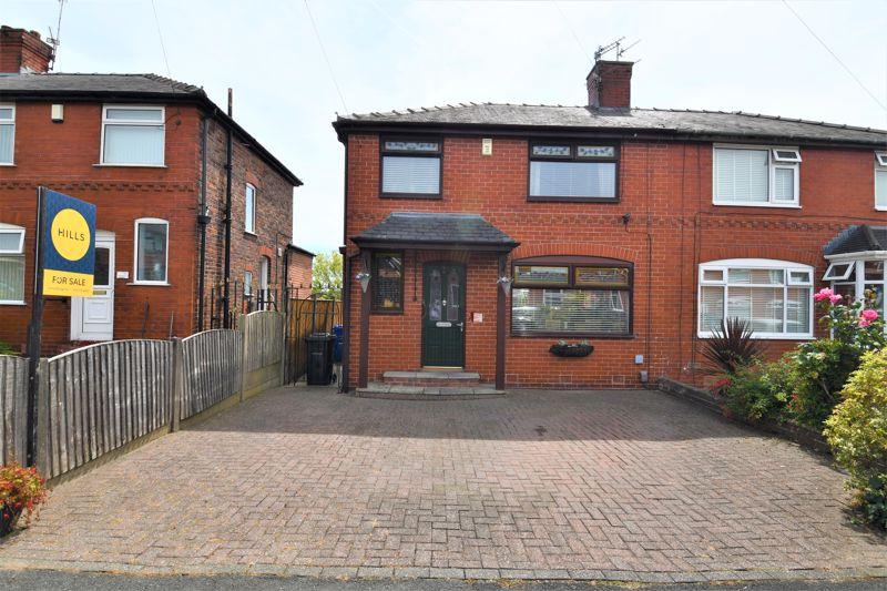 Sunningdale Drive, Salford 3 bed semidetached house £270,000