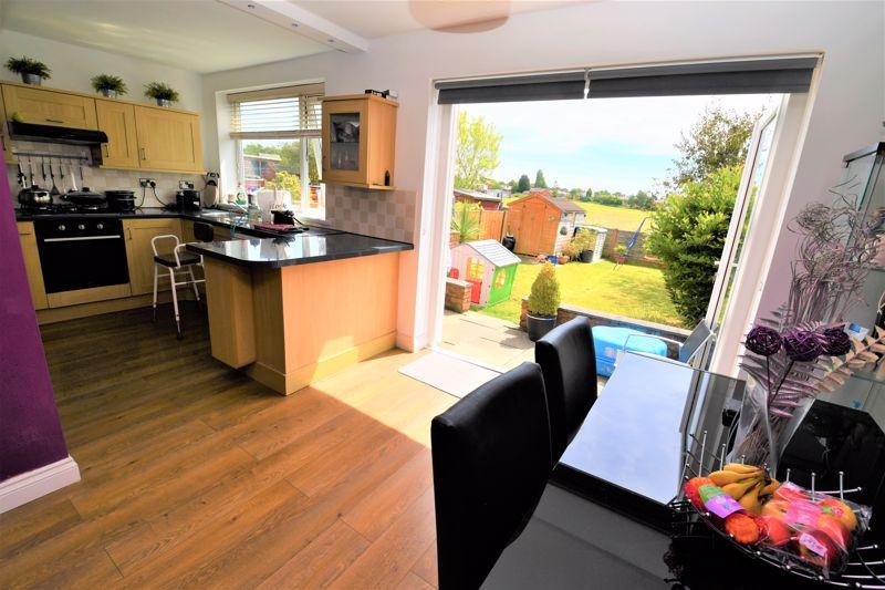 Sunningdale Drive, Salford 3 bed semidetached house £270,000