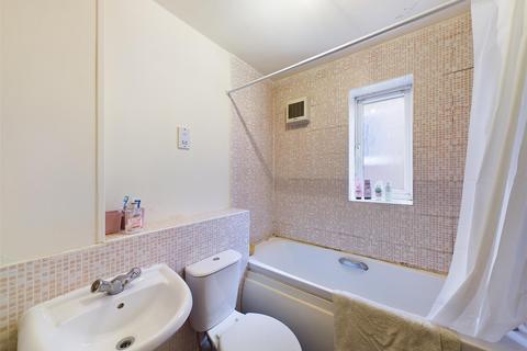 4 Ingle Close, Scarborough, YO12 4AY