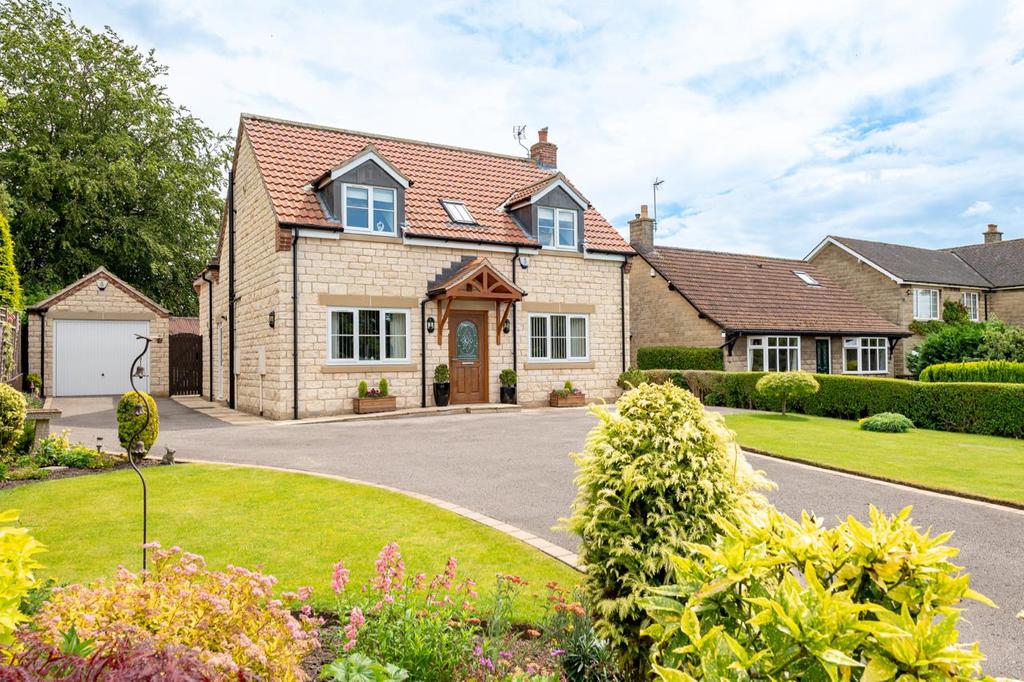Whitby Road, Pickering 3 bed detached house £450,000