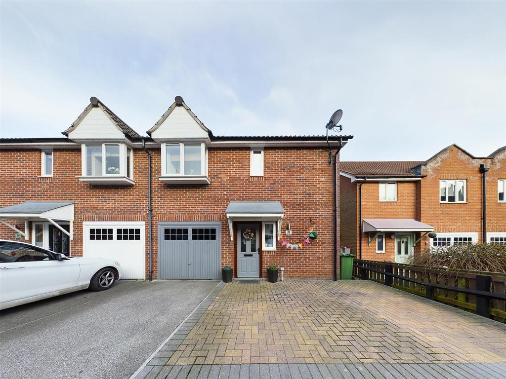 Phoenix Drive, Scarborough, North... 4 bed semidetached house £200,000