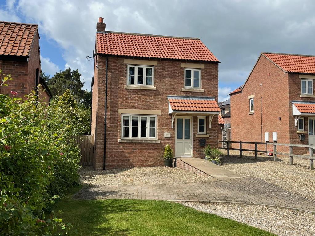 Gillamoor Road, Kirkbymoorside, York 3 bed detached house £285,000