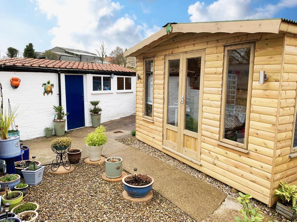 Middleton, Pickering 2 bed end of terrace house £190,000