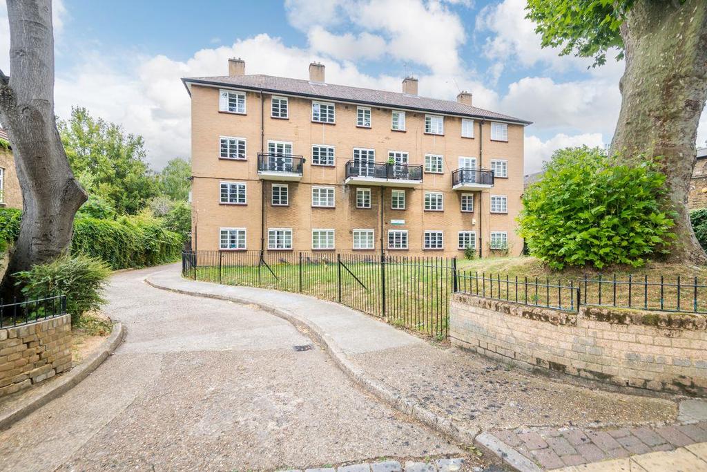 Grove Lane, Camberwell, SE5 2 bed flat £475,000