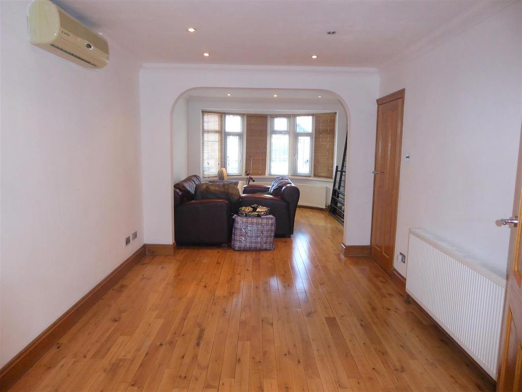 North Drive, Hounslow 4 bed semidetached house £725,000