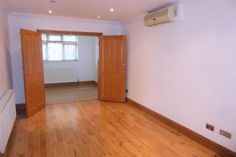 79 North Drive, Hounslow, TW3 1PT
