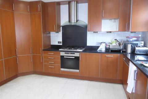 79 North Drive, Hounslow, TW3 1PT