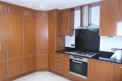79 North Drive, Hounslow, TW3 1PT
