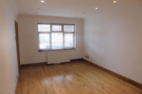 79 North Drive, Hounslow, TW3 1PT