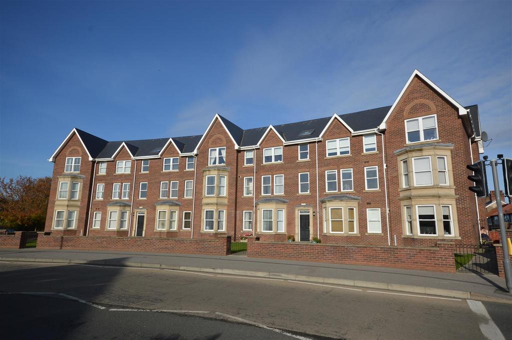 Jubilee Court, Station Avenue, Filey... 2 bed house - £145,000