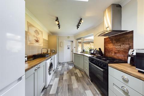 13 Bladon Road, Bridlington, YO16 7DY