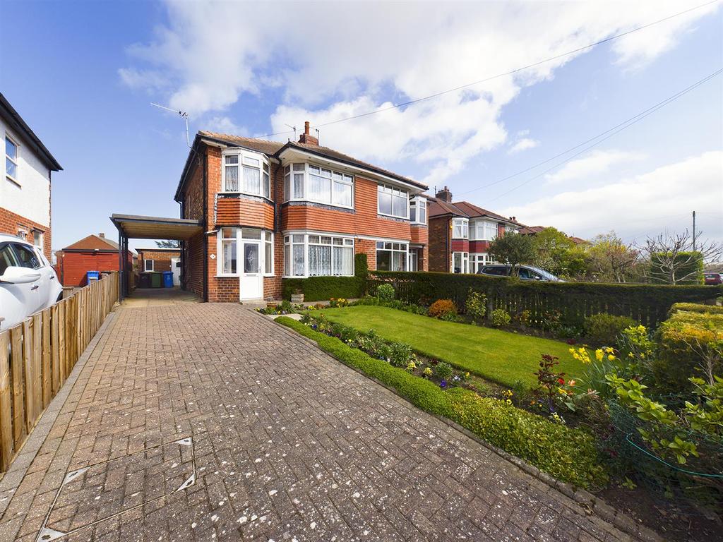 Cornelian Avenue, Scarborough, North Yorkshire 3 bed semidetached house for sale £200,000