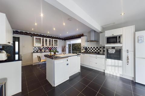 11 Hackness Drive, Scarborough, YO12 5SB