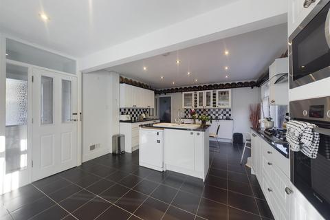 11 Hackness Drive, Scarborough, YO12 5SB