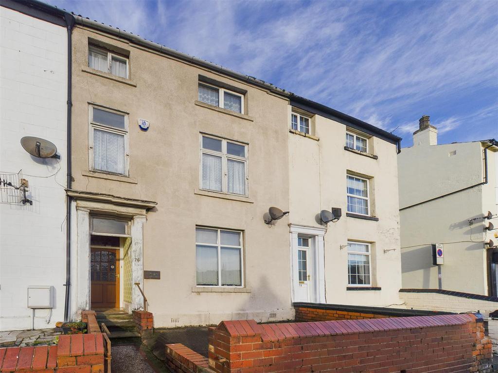 Castle Road, Scarborough, North Yorkshire 2 bed terraced house for sale