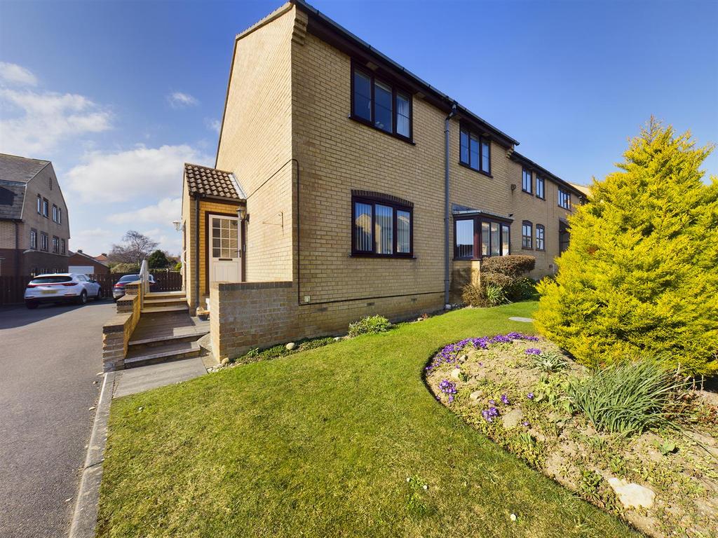 Scholes Park Road, Scarborough, North Yorkshire 2 bed flat £140,000