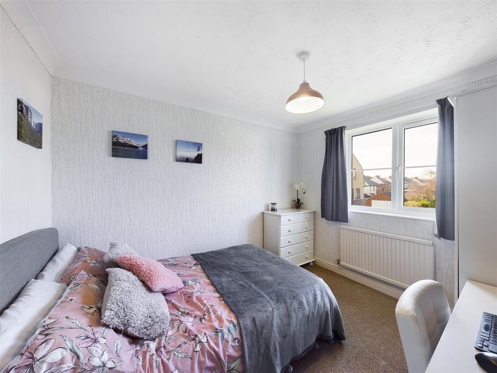 Scholes Park Road, Scarborough, North Yorkshire 2 bed flat £140,000