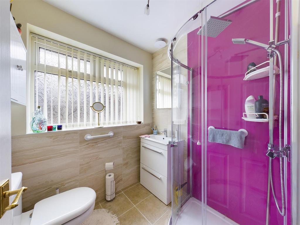 Sea View Drive, Scarborough 2 bed semidetached bungalow £210,000
